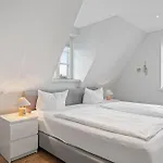 Reetdachhaus Ask Embla Reetdachhaus Embla * Böhl