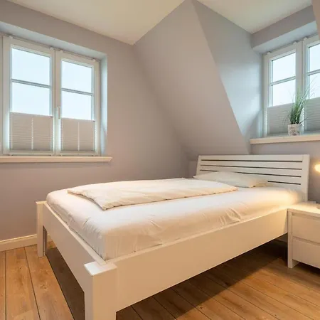 Reetdachhaus Ask Embla Reetdachhaus Embla Holiday home Sankt Peter-Ording