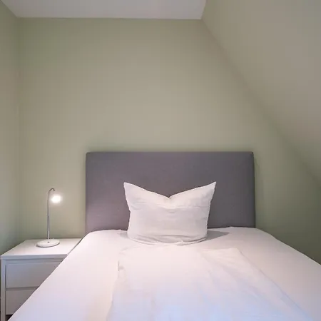 Vakantiehuis Reetdachhaus Ask Embla Reetdachhaus Embla Böhl