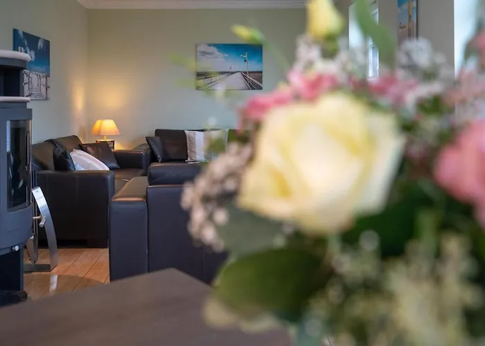 Vakantiehuis Reetdachhaus Ask Embla Reetdachhaus Embla *