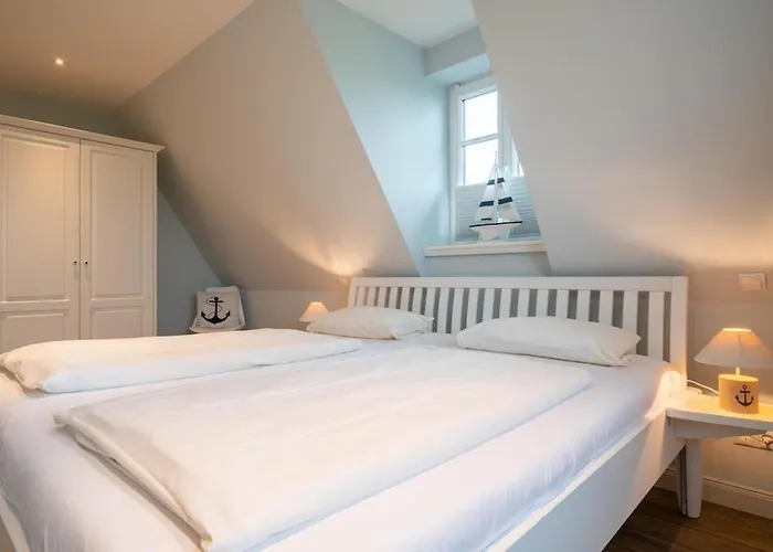 Reetdachhaus Ask Embla Reetdachhaus Embla 別荘