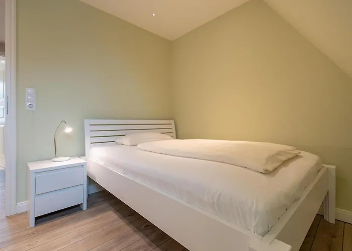 別荘 Reetdachhaus Ask Embla Reetdachhaus Embla Böhl